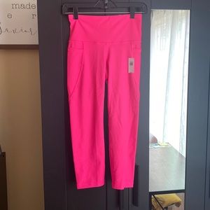 Old navy womens high rise crop power soft leggings.